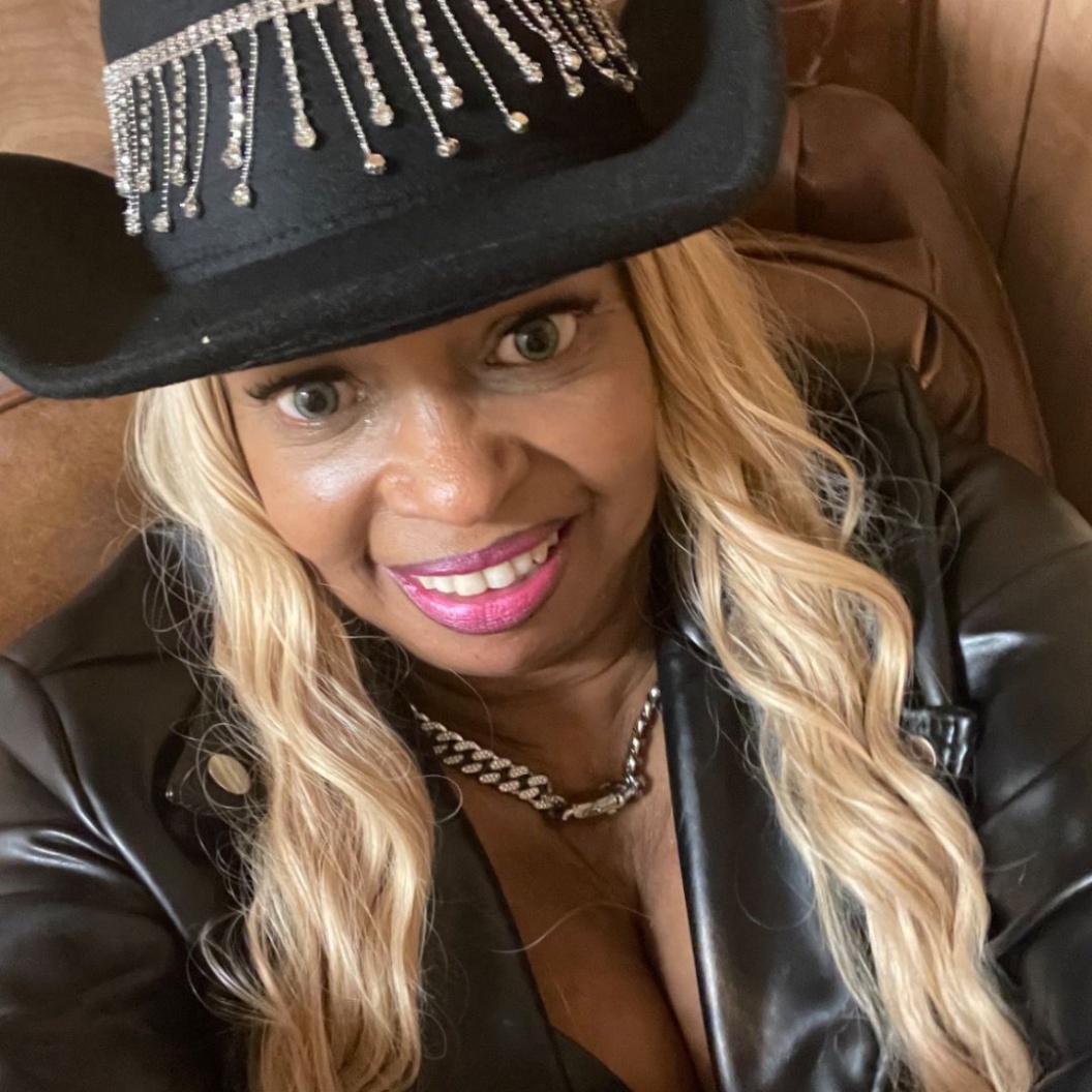 Image: Angel Faye Russell Combines Soul and Truth in “Makin Love Cost Money”