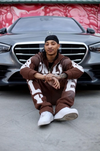 Image: ItsHoly Grabs Not3s For New Track "NADA"