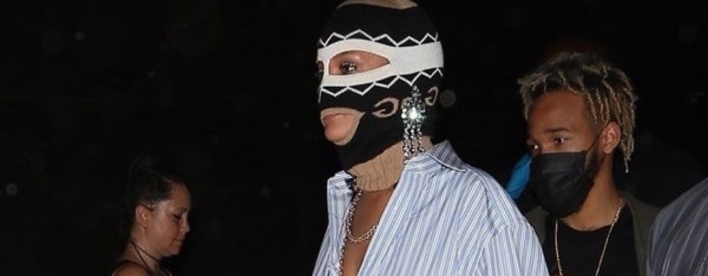 Image: Rihanna Wears Gucci Mask To Coachella For Second Consecutive Year