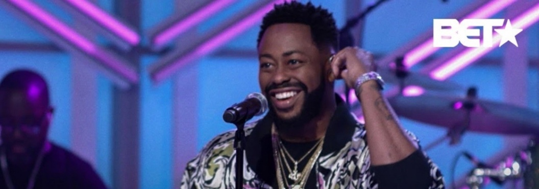 Image: Raheem DeVaughn Stops by BETher Live to Perform "Just Right" 