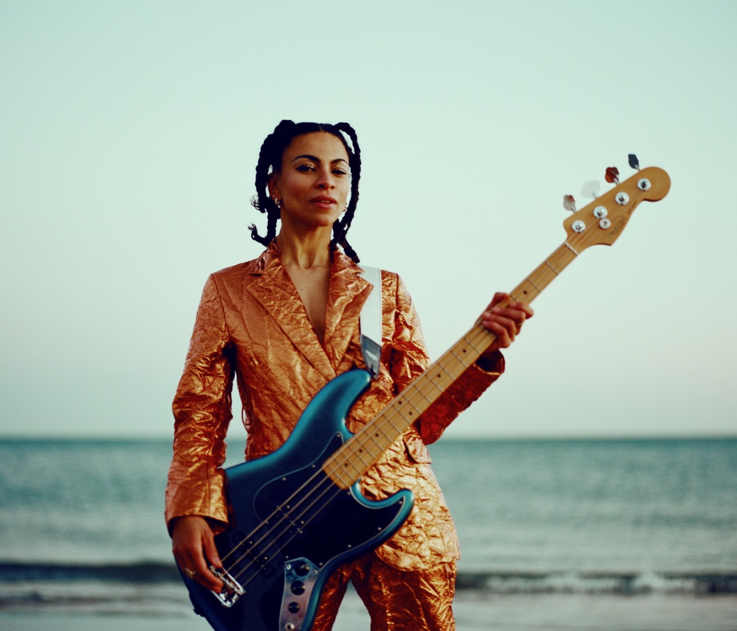 Image: Adi Oasis releases new video "Red To Violet"