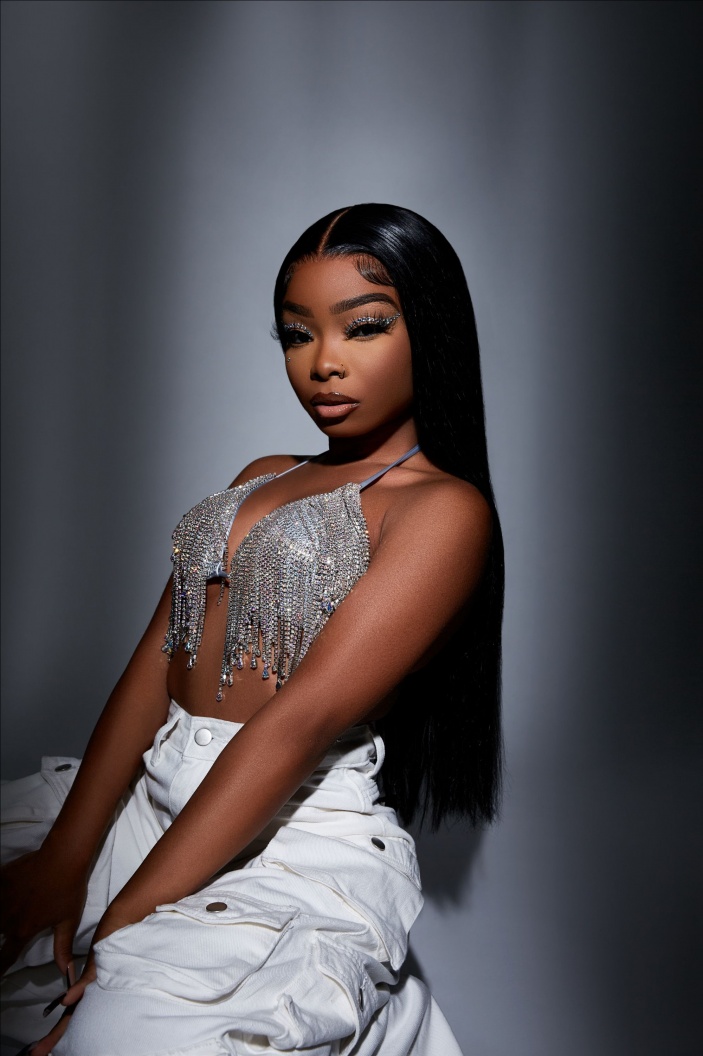Image: LOLA BROOKE SIGNS TO ARISTA RECORDS IN COLLABORATION WITH TEAM EIGHTY PRODUCTIONS