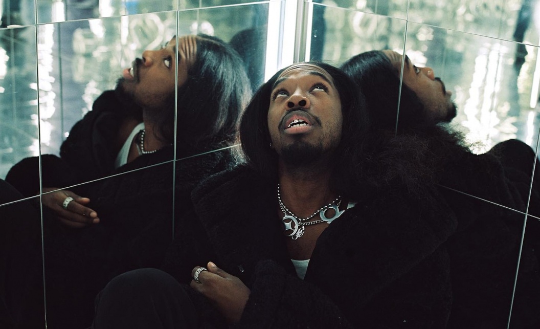 Image: Yakiyn Releases VHS-Inspired Visual For "Petty"